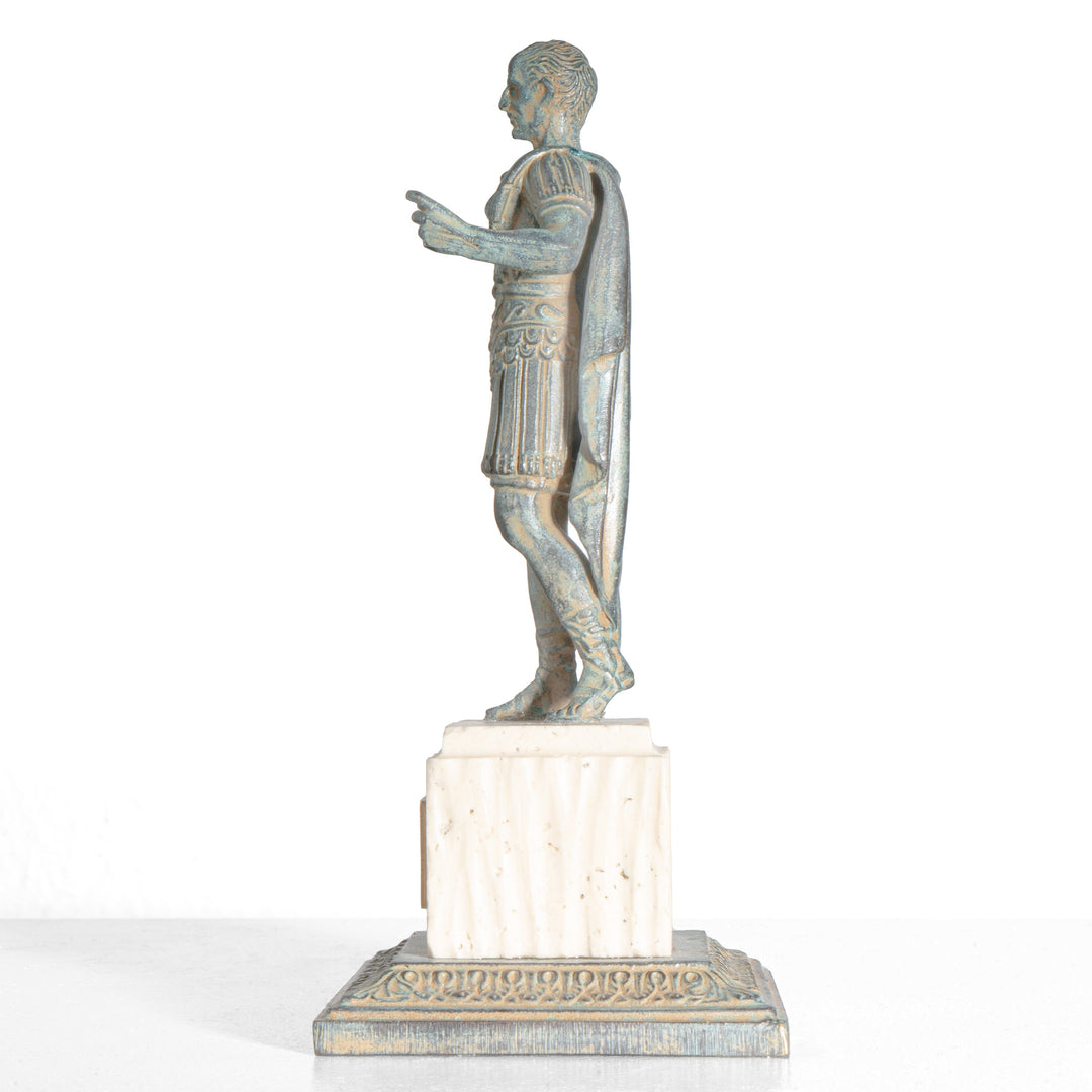 Julius Caesar Statue mit Sockel (Bronzeskulptur)