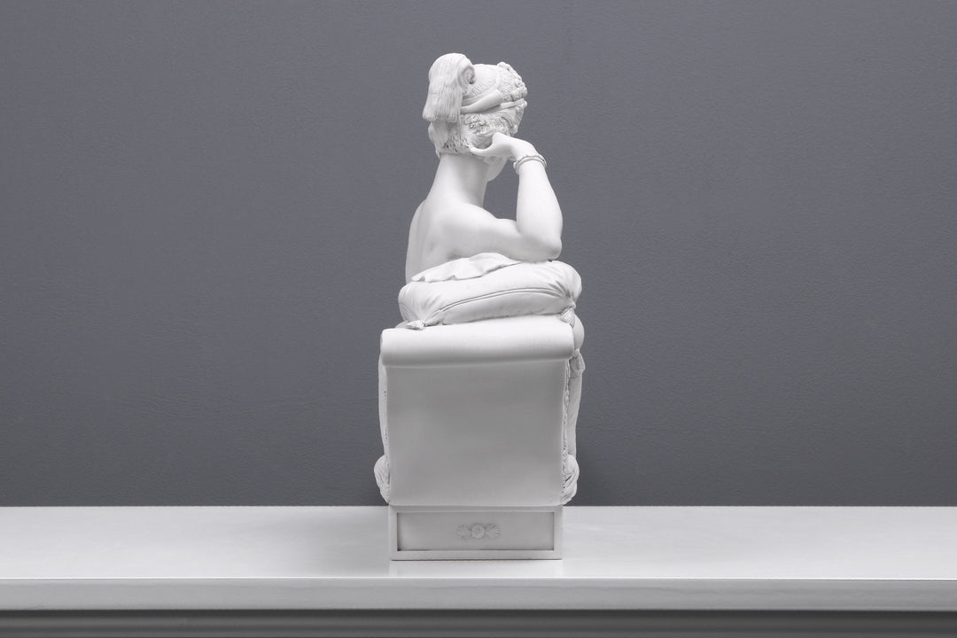 Paulina Borghese als Venus Statue (Klein)