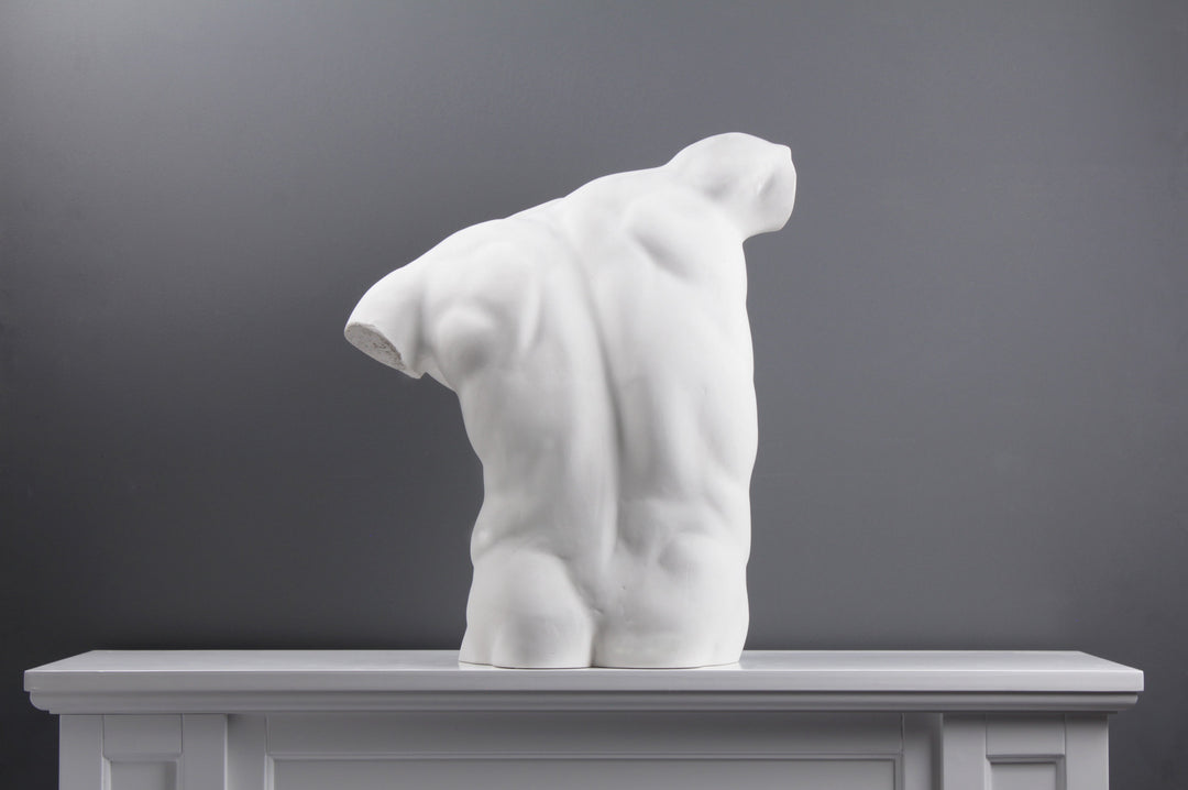 Männlicher Torso Statue