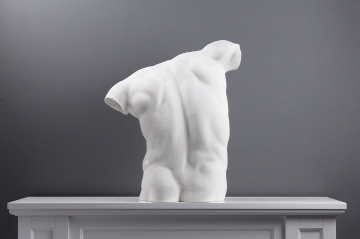Männlicher Torso Statue