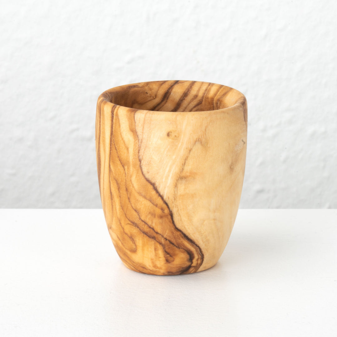 Handgefertigtes Olivenholz-Schnapsglas-Set (8-teilig)