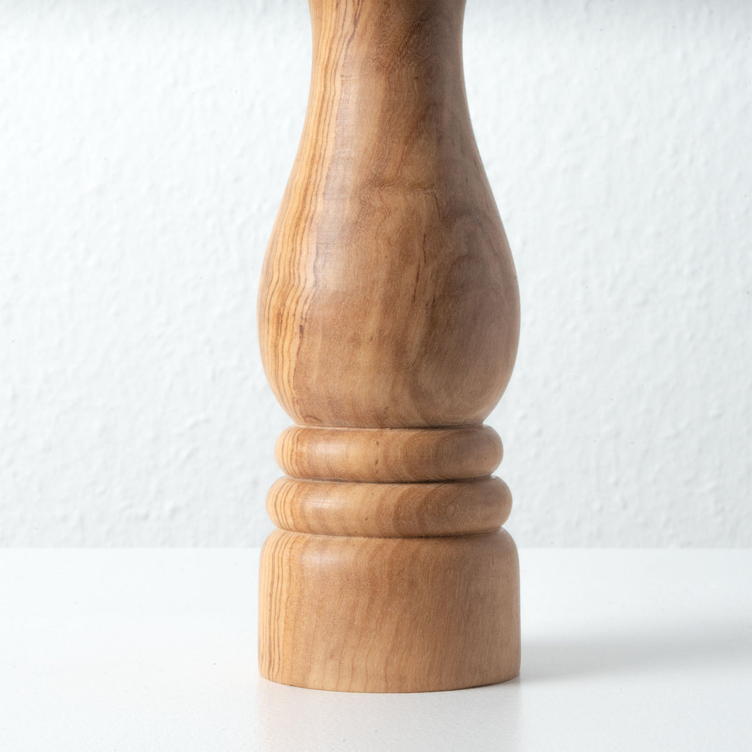 Handgefertigte Olivenholz-Mühle – traditionell