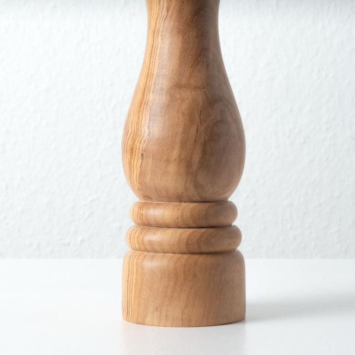 Handgefertigte Olivenholz-Mühle – traditionell