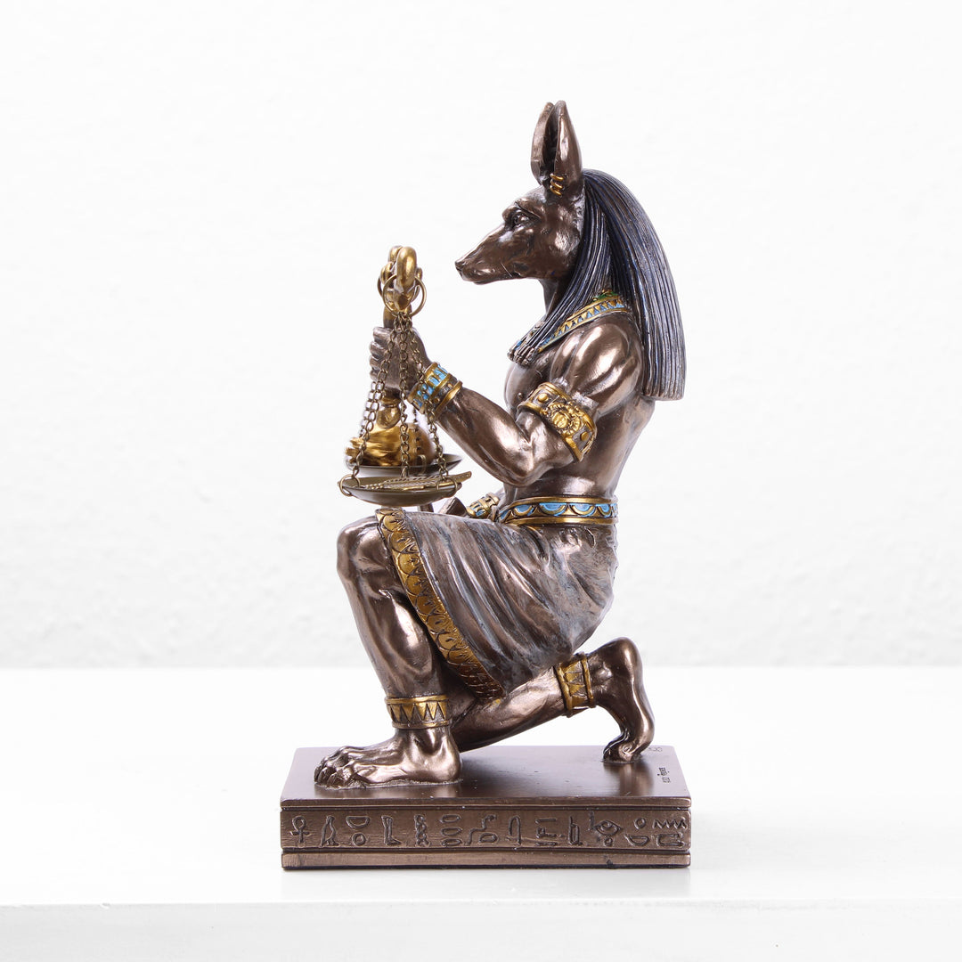 Anubis knieend mit Waage der Gerechtigkeit (Kaltguss-Bronze Skulptur)