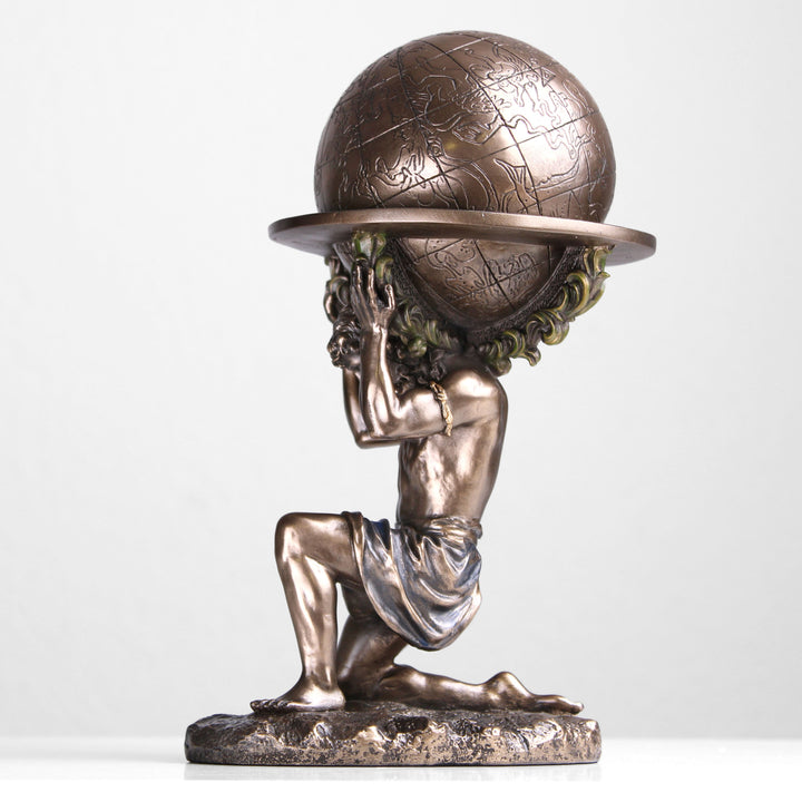 Atlas (Bronzierte Skulptur aus Kunstharz)