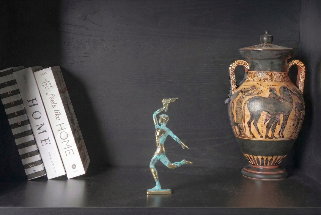 Siegerathlet Statue — Läufer mit Fackel (Messingskulptur)