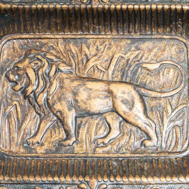 Zigarrenascher mit Loewenmotiv (patinierter Messing)