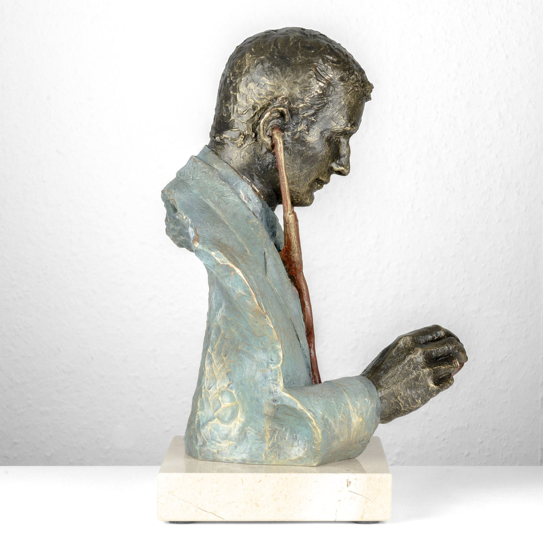 Arztfigur von Anglada auf Marmorsockel