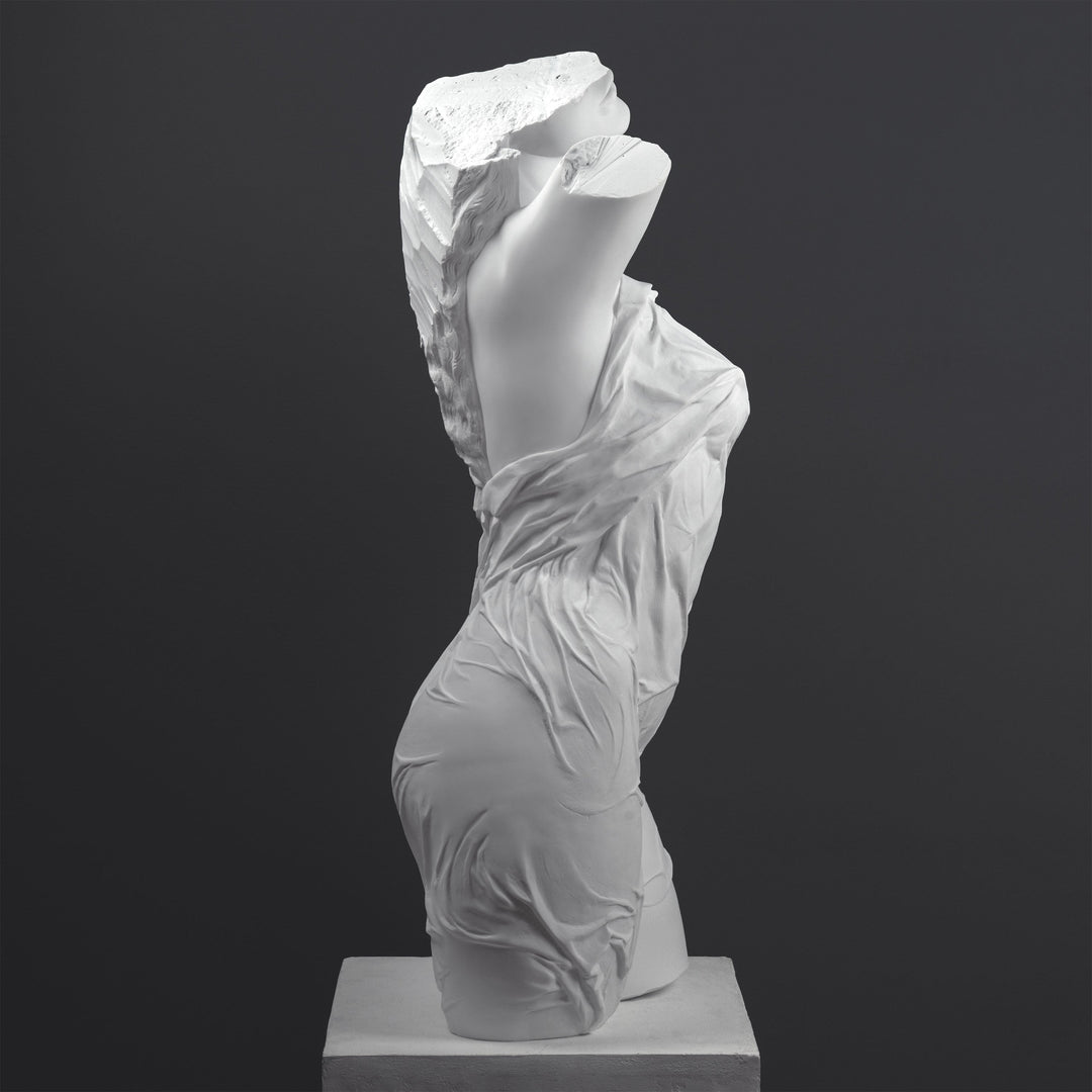 Weiblicher Torso mit Draperie (Moderne klassische Form)