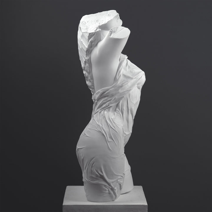 Weiblicher Torso mit Draperie (Moderne klassische Form)