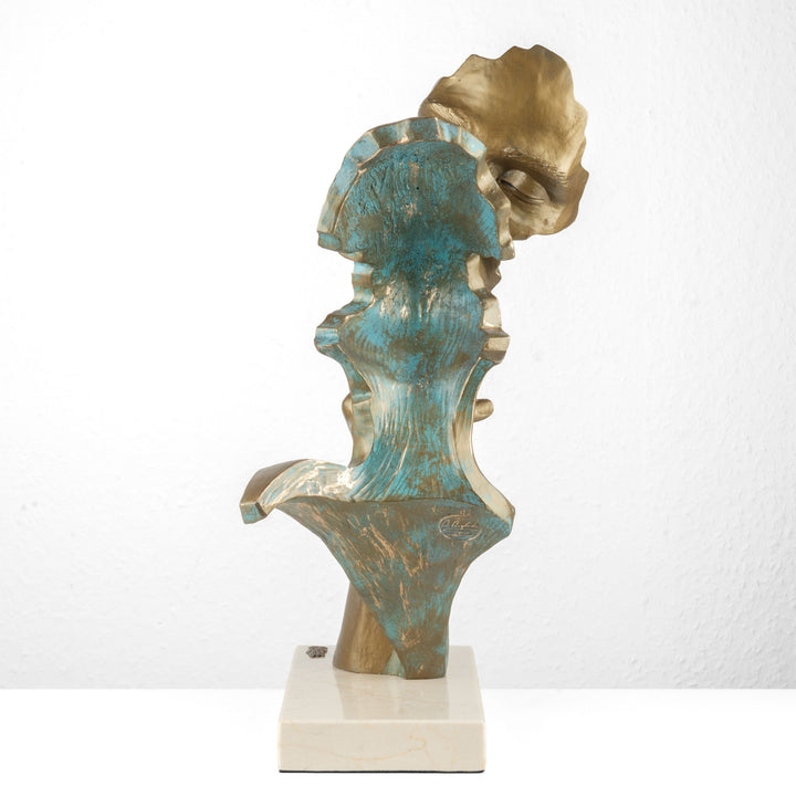 Liebespaarfigur „Warmth“ von Anglada auf Marmorsockel