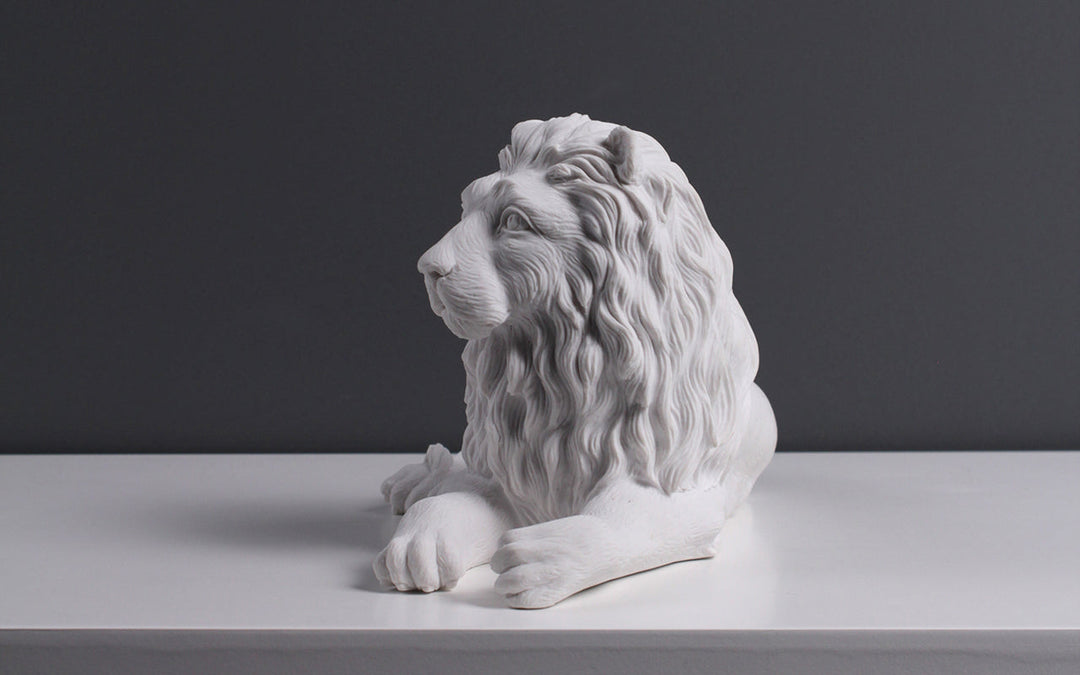 Liegender Löwe Statue