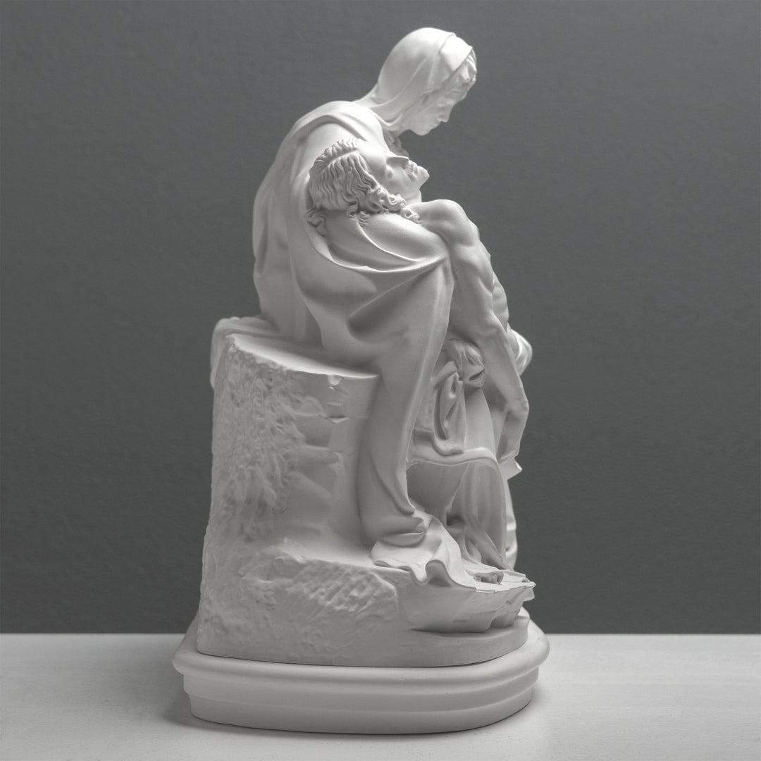 Michelangelos Pietà Skulptur – Weiße Statue (Vatikanisches Museum)