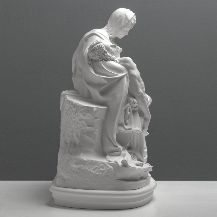 Michelangelos Pietà Skulptur – Weiße Statue (Vatikanisches Museum)