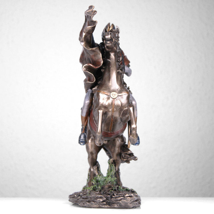 Napoleon Überquert die Alpen (Bronzierte Skulptur aus Kunstharz)