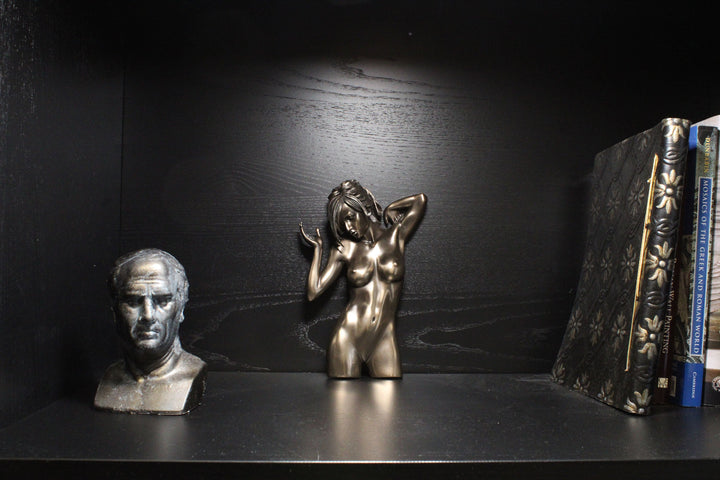 Nackte Frau Wandrelief (Bronzierte Skulptur aus Kunstharz)