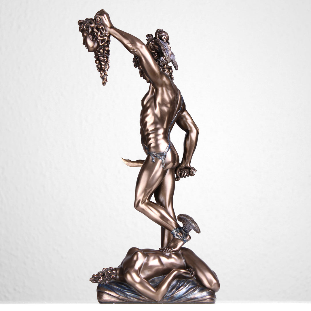 Perseus mit Medusakopf (Bronzierte Skulptur aus Kunstharz)