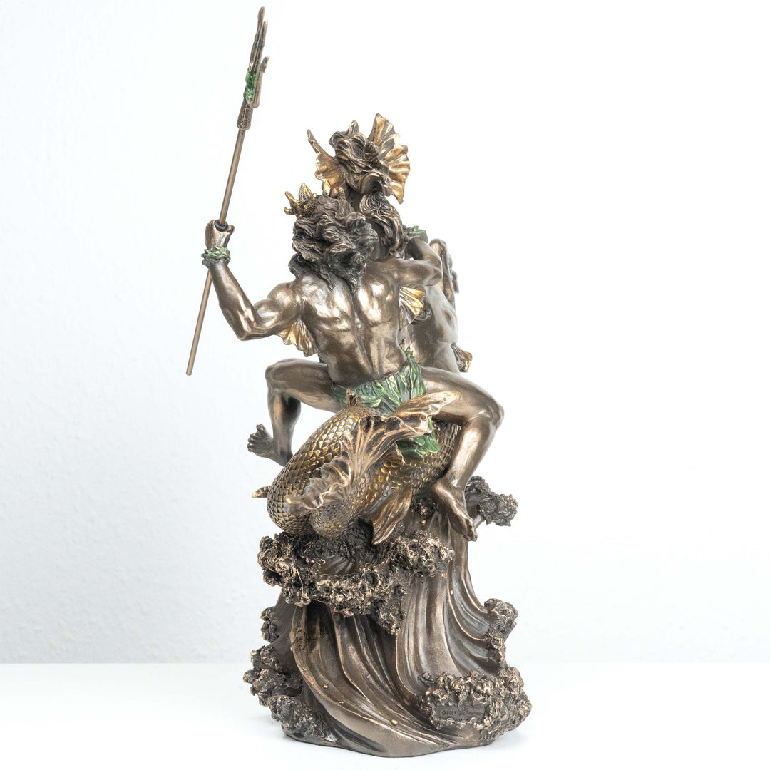 Poseidon auf Meerpferd (Bronzierte Skulptur aus Kunstharz)