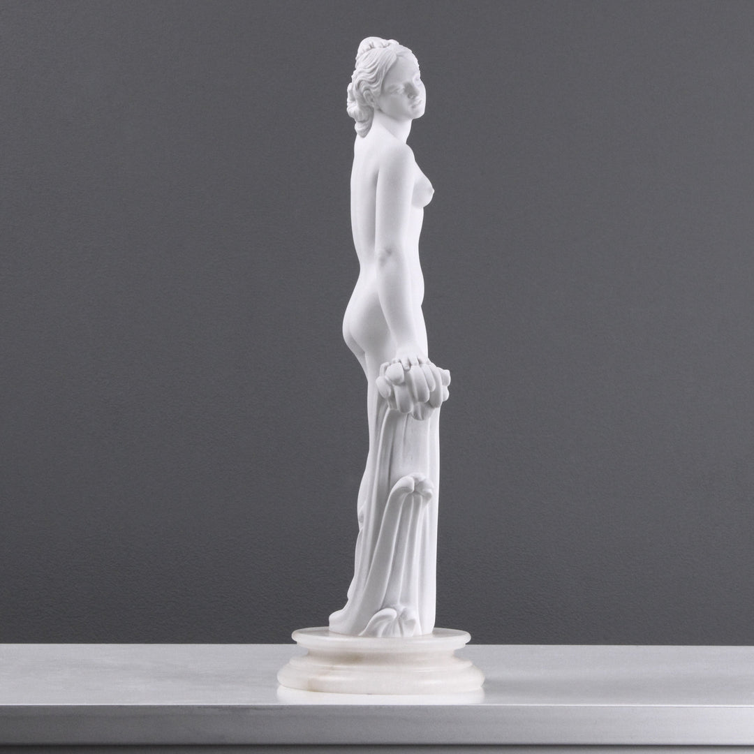 Nackte Dame Posen Statue