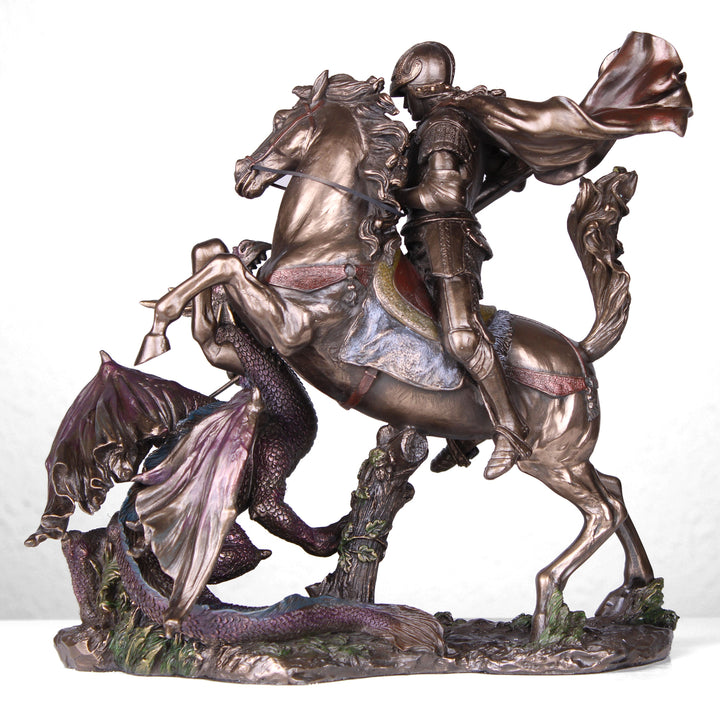 Heiliger Georg Tötet den Drachen (Bronzierte Skulptur aus Kunstharz)