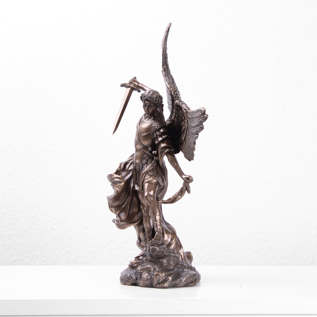 Heiliger Michael Erzengel Skulptur (Kaltguss-Bronze Statue)