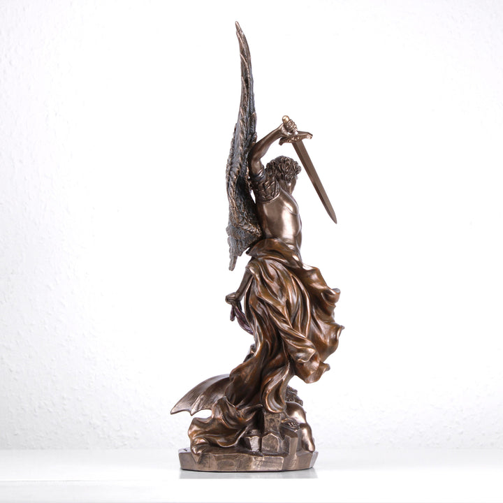 Heiliger Michael (Bronzierte Skulptur aus Kunstharz)