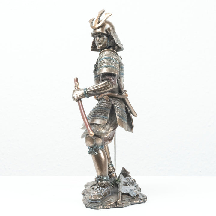 Samurai Krieger mit O-Yoroi (Bronzierte Skulptur aus Kunstharz)