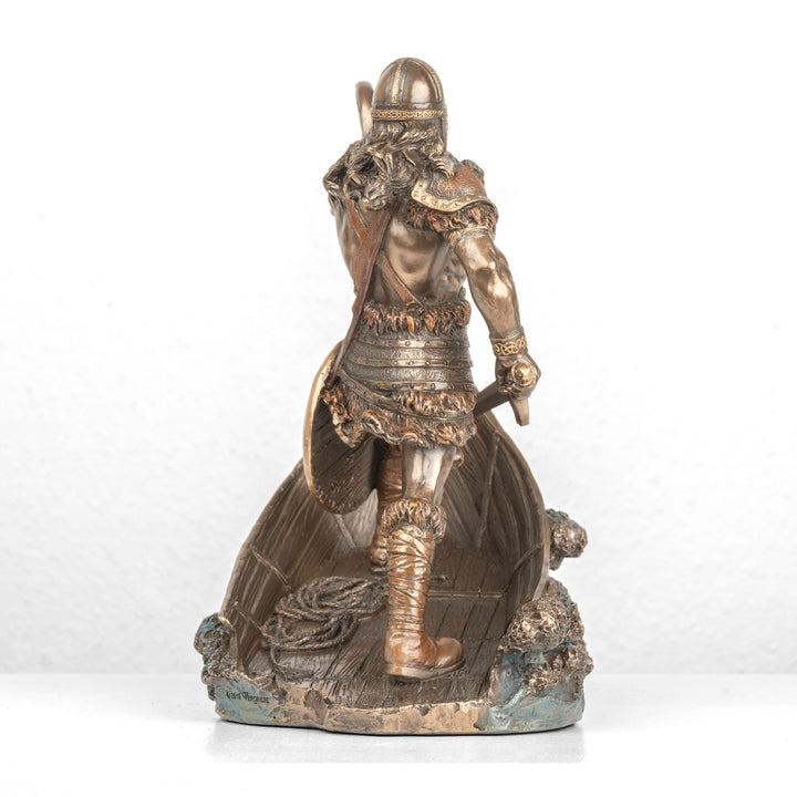 Wikinger-Krieger Statue mit Schwert und Langschiff (Kaltgussbronze-Skulptur)