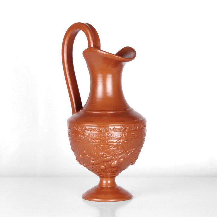 Römischer Krug mit Olivenmotiv