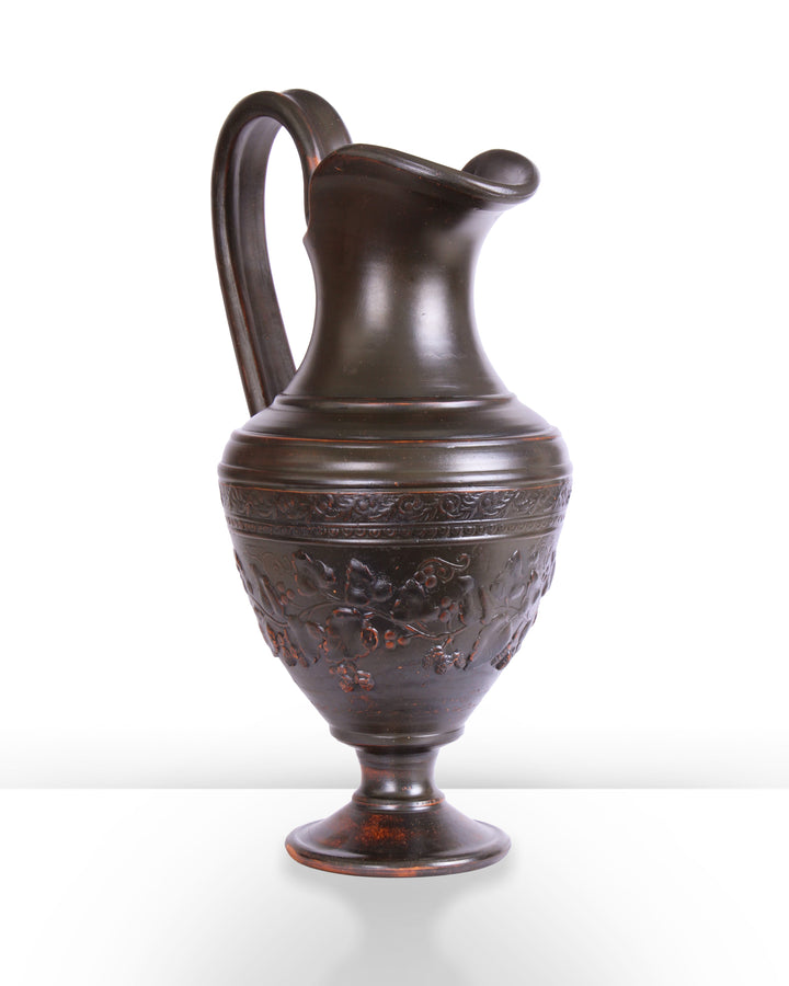 Antiker römischer Terra-Sigillata-Krug mit Wildbeerenmotiv (Schwarz)