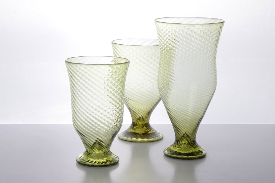 Römischer Glasbecher mit linearem Relief im Set von 2