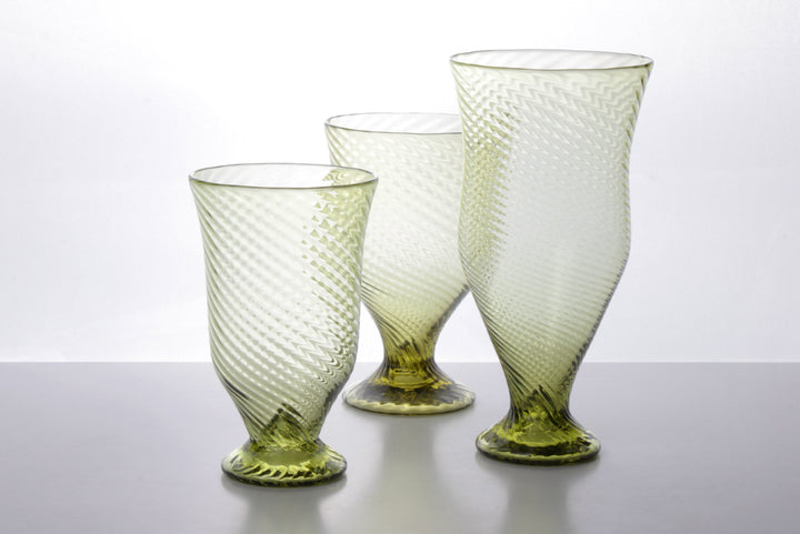Römischer Glasbecher mit linearem Relief im Set von 2