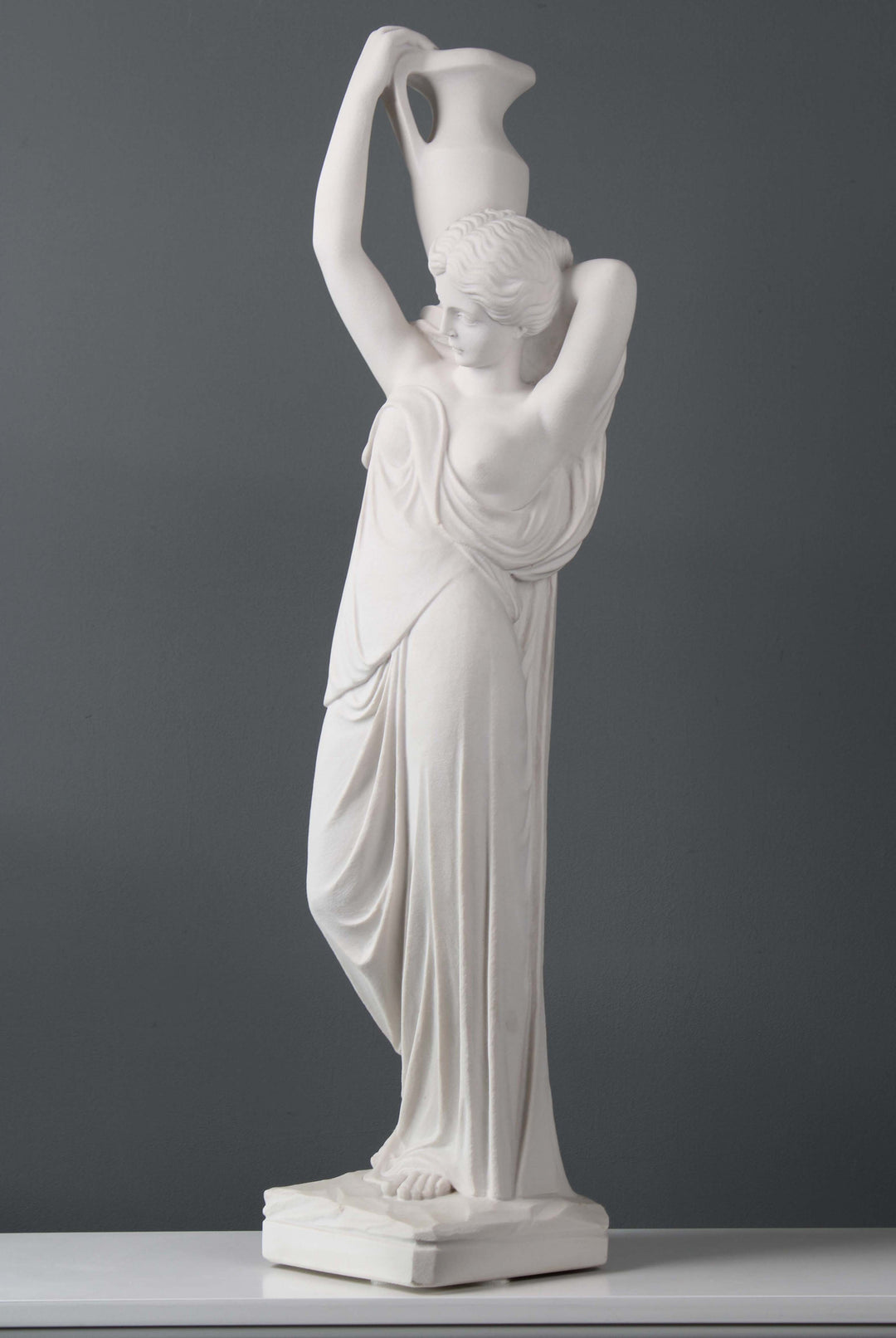 Venus als Wassertraegerin Statue (Mittel)
