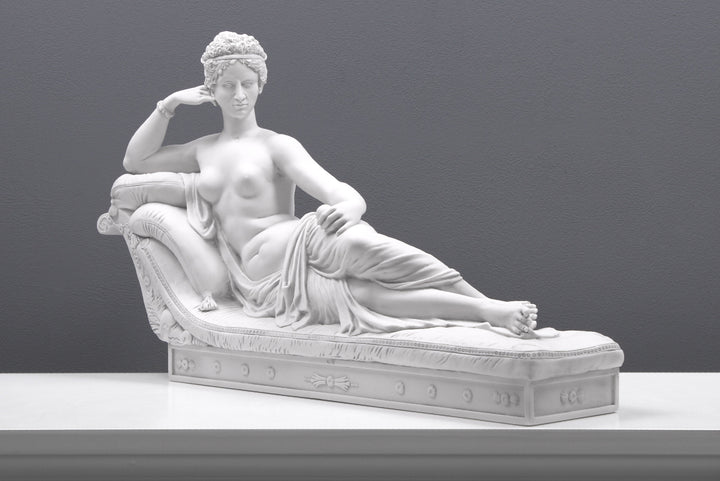 Paulina Borghese als Venus Statue (Klein)