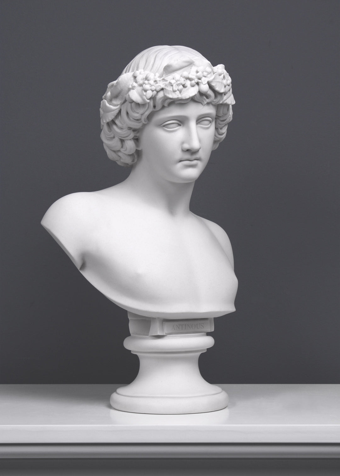 Antinous mit Bacchuskranz Büste