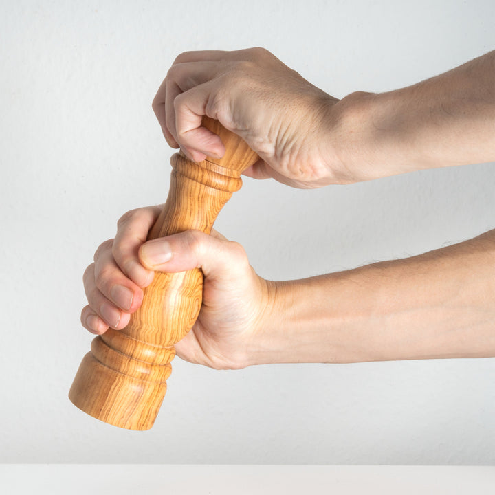 Handgefertigte Olivenholz-Mühle – traditionell