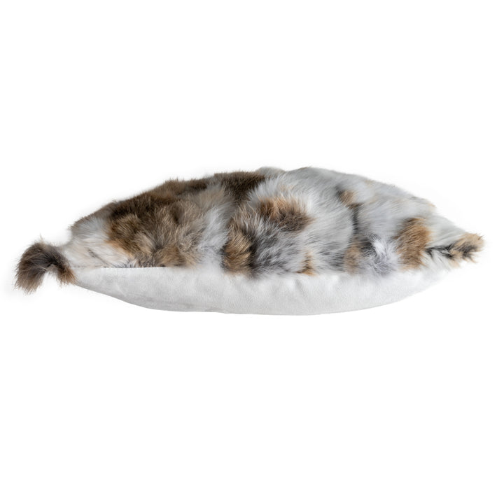 Beiges Kaninchenfell-Kissen (Oryctolagus cuniculus)