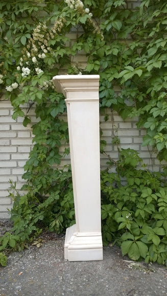 Klassische Quadratsaeulen-Konsole