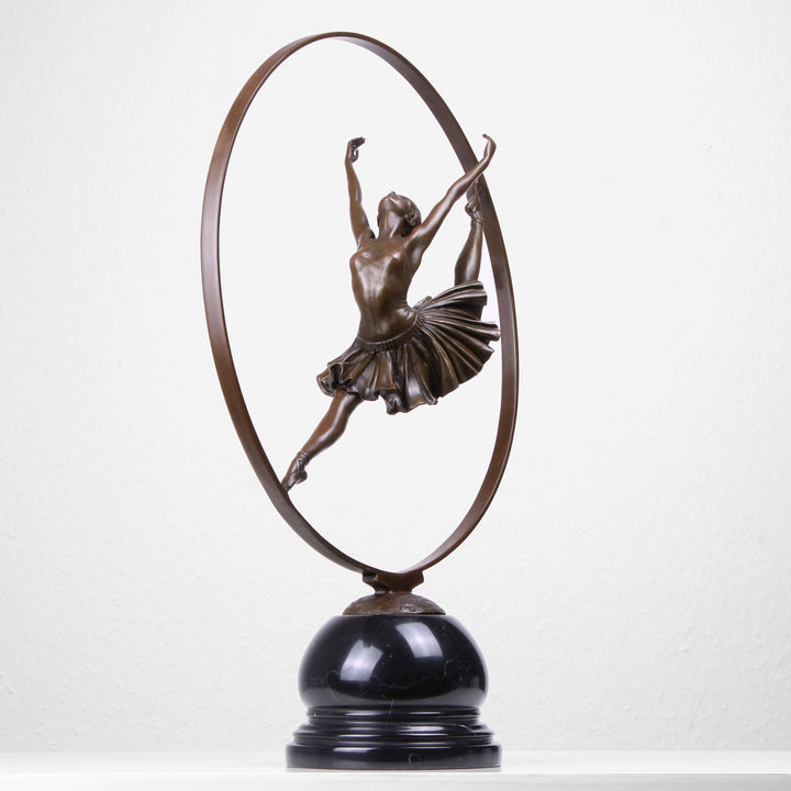 Tänzerin mit Reif Statue (Bronze, Wachsguss)