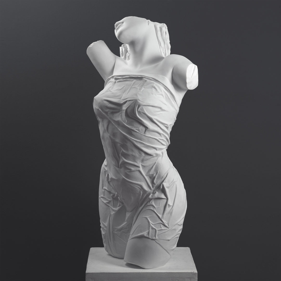 Weiblicher Torso mit Draperie (Moderne klassische Form)