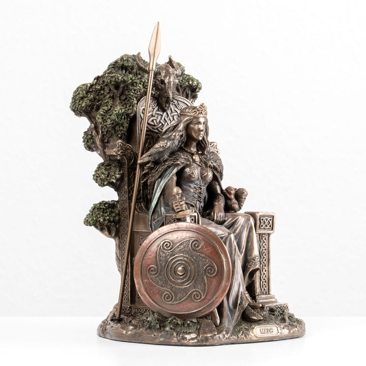 Medb Statue — Kriegerkönigin von Connacht (Kaltgussbronze-Skulptur)