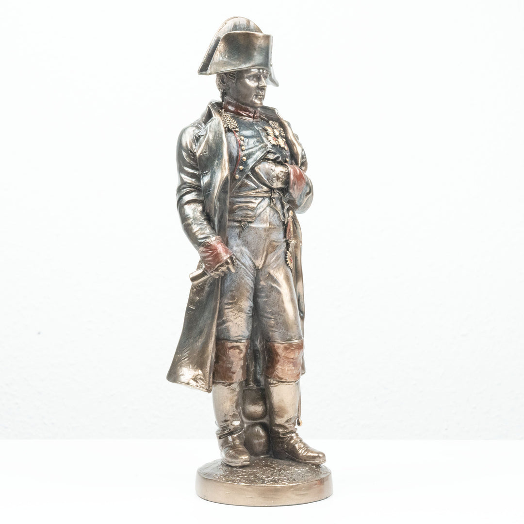 Napoleon Bonaparte Stehend (Bronzierte Skulptur aus Kunstharz)