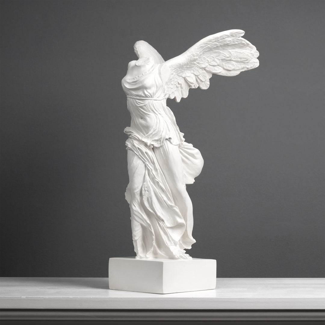 Nike Göttin des Sieges Skulptur (Kunstharz)