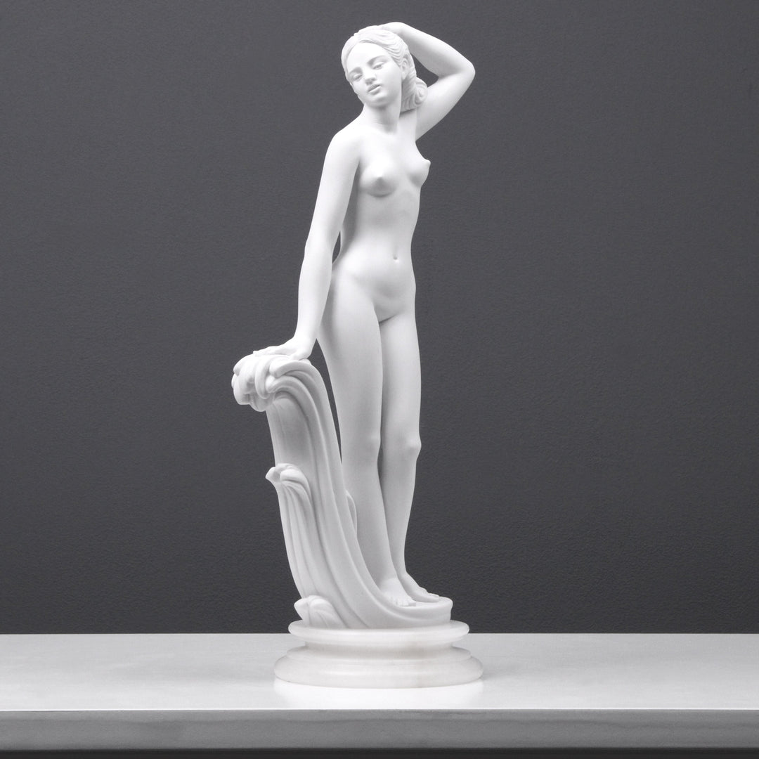 Nackte Dame Posen Statue