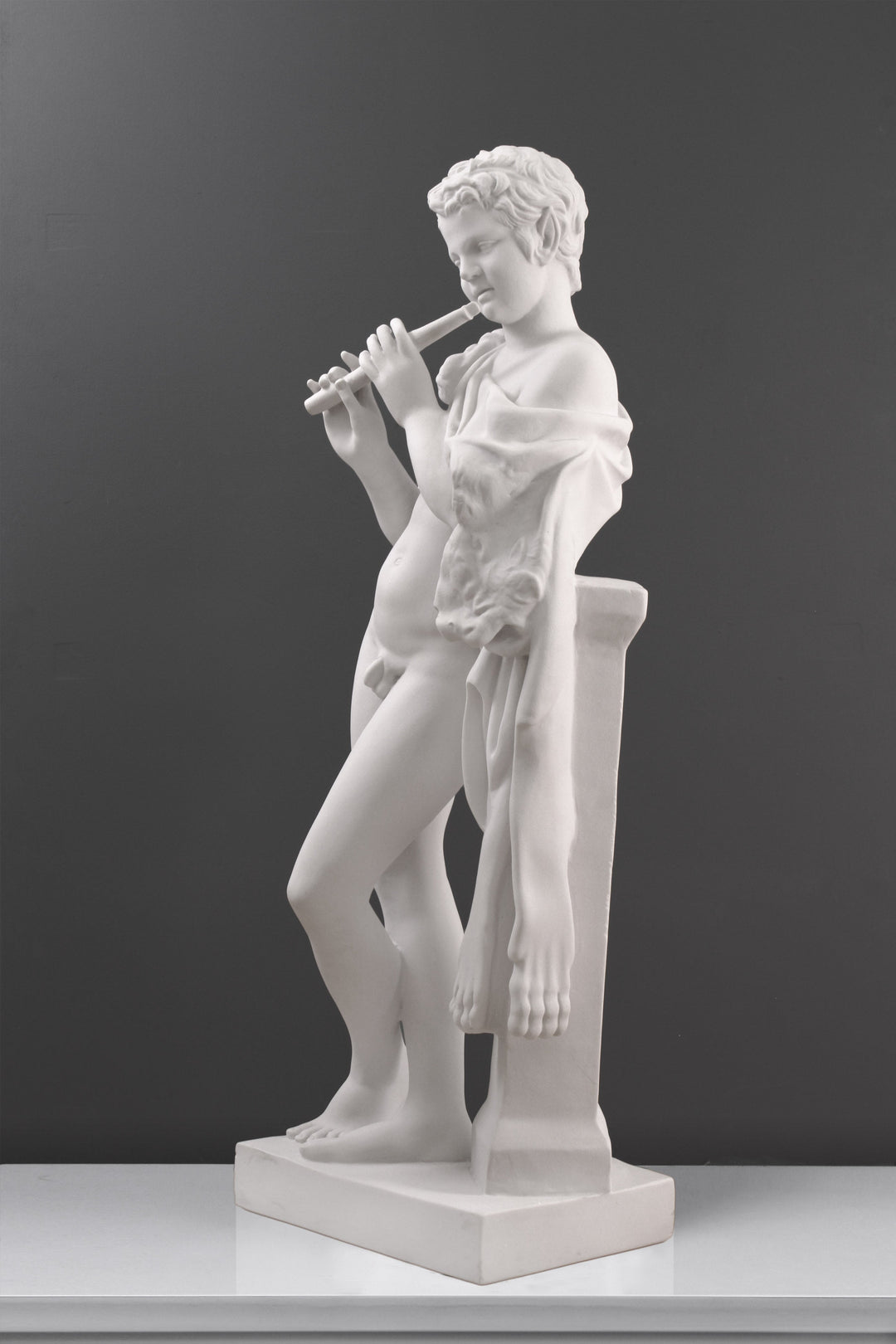 Satyr mit Floete Statue