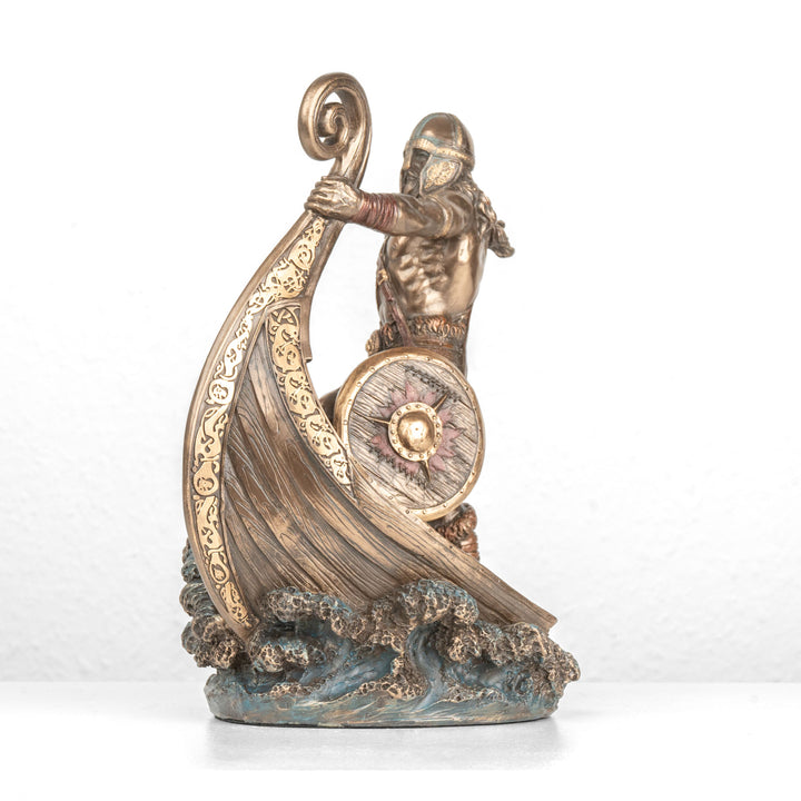 Wikinger-Krieger Statue mit Schwert und Langschiff (Kaltgussbronze-Skulptur)