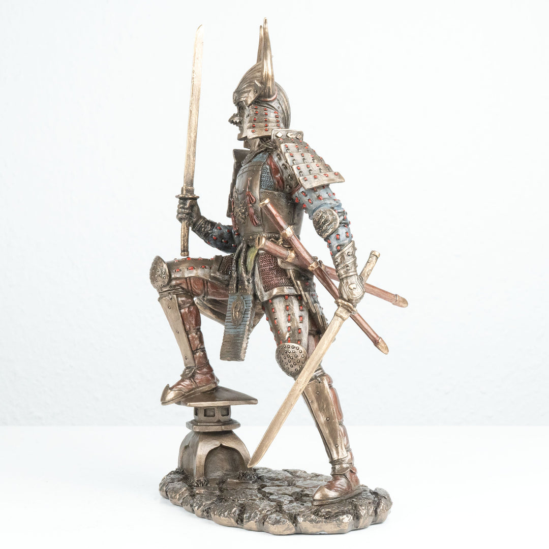 Samurai Krieger (Bronzierte Skulptur aus Kunstharz)