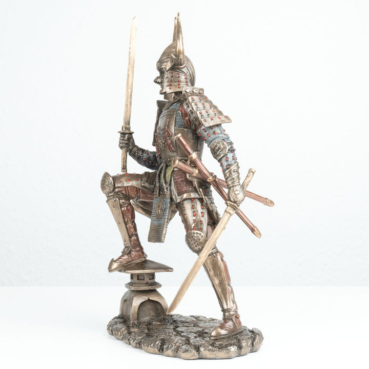 Samurai Krieger (Bronzierte Skulptur aus Kunstharz)