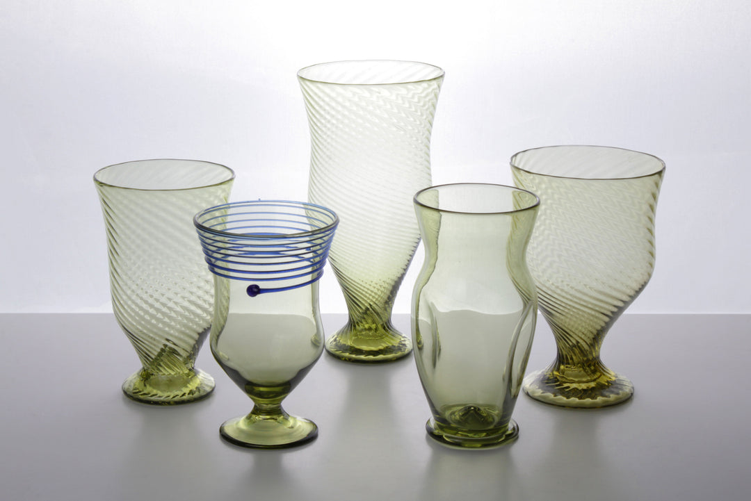 Römischer Glasbecher mit linearem Relief im Set von 2