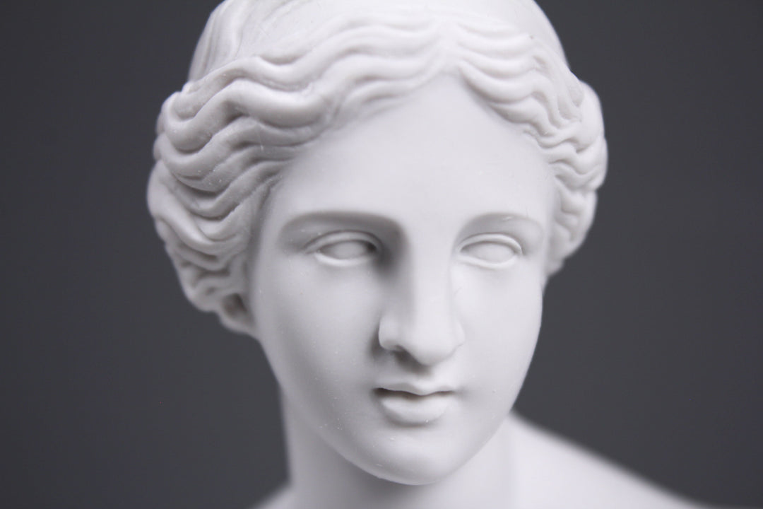 Aphrodite Büste Statue